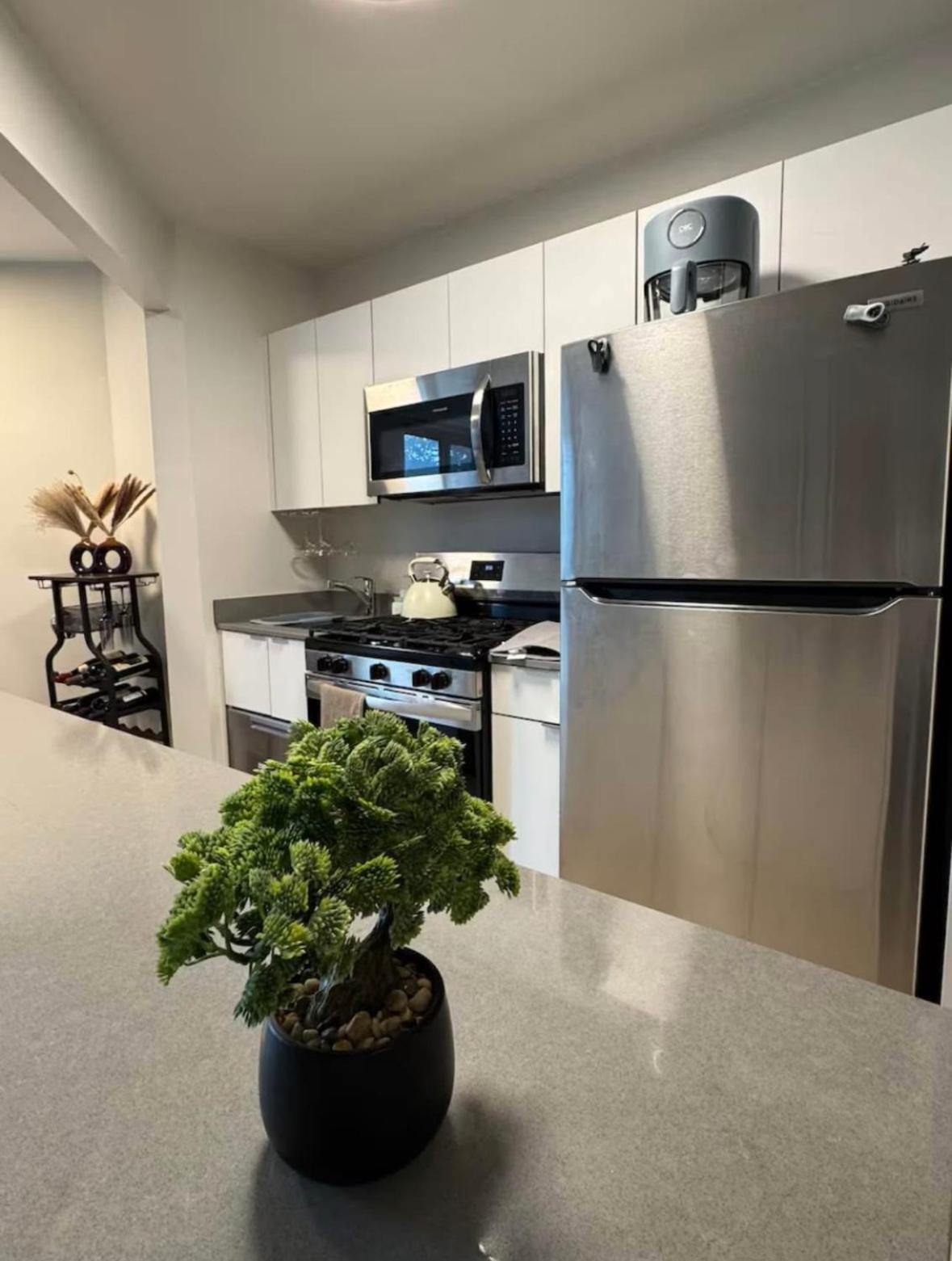 New Chic & Cozy 1bd Near East River, Minutes From Park Pangsapuri New York
