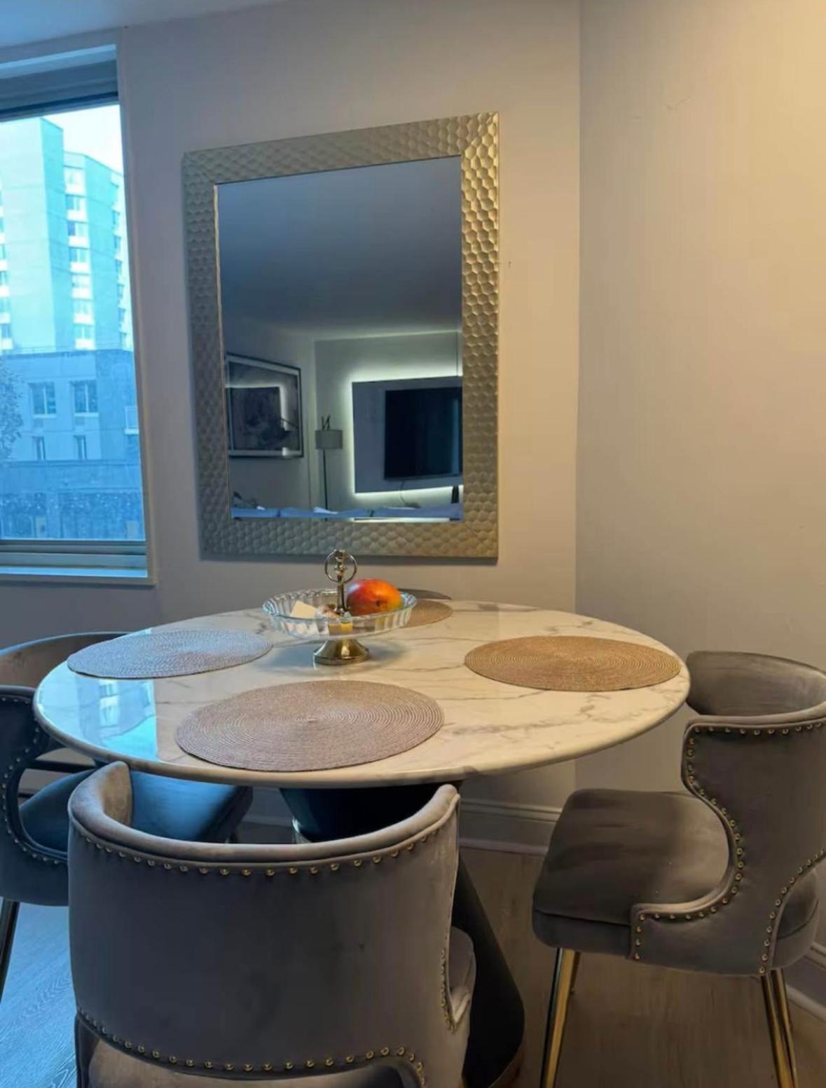 Pangsapuri New Chic & Cozy 1bd Near East River, Minutes From Park New York